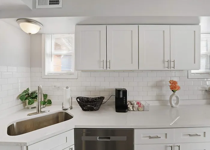 Modern 4bd 2ba Near Downtown Metra Holiday home *