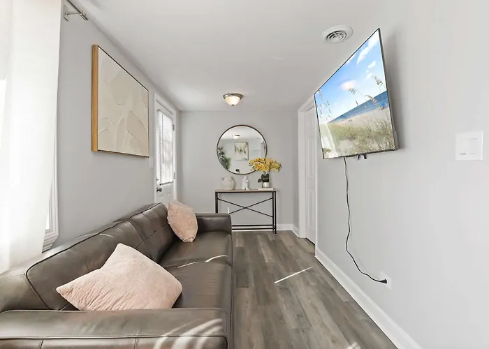 Modern 4bd 2ba Near Downtown Metra Holiday home