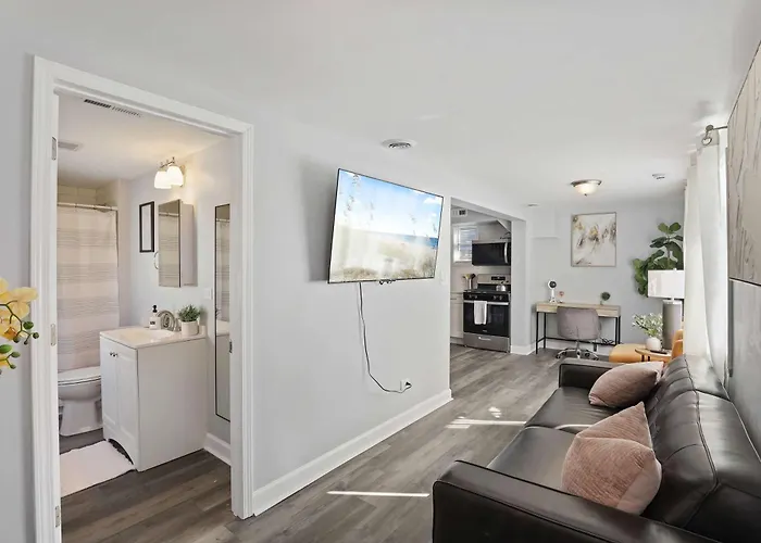 Modern 4bd 2ba Near Downtown Metra Holiday home *