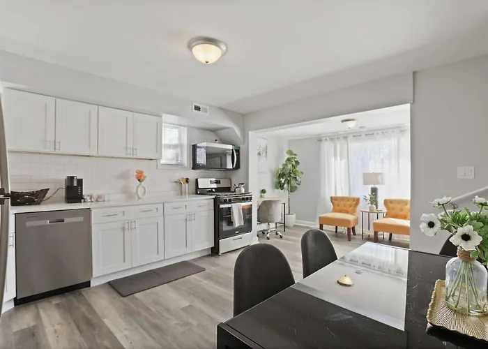 Holiday home Modern 4bd 2ba Near Downtown Metra *